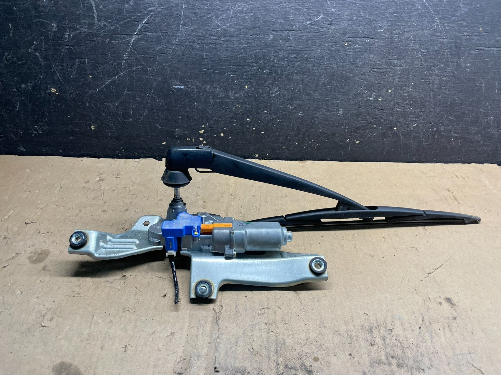 2010 to 2013 Subaru Forester Rear Windshield Washer Wiper Motor W7287 PS1