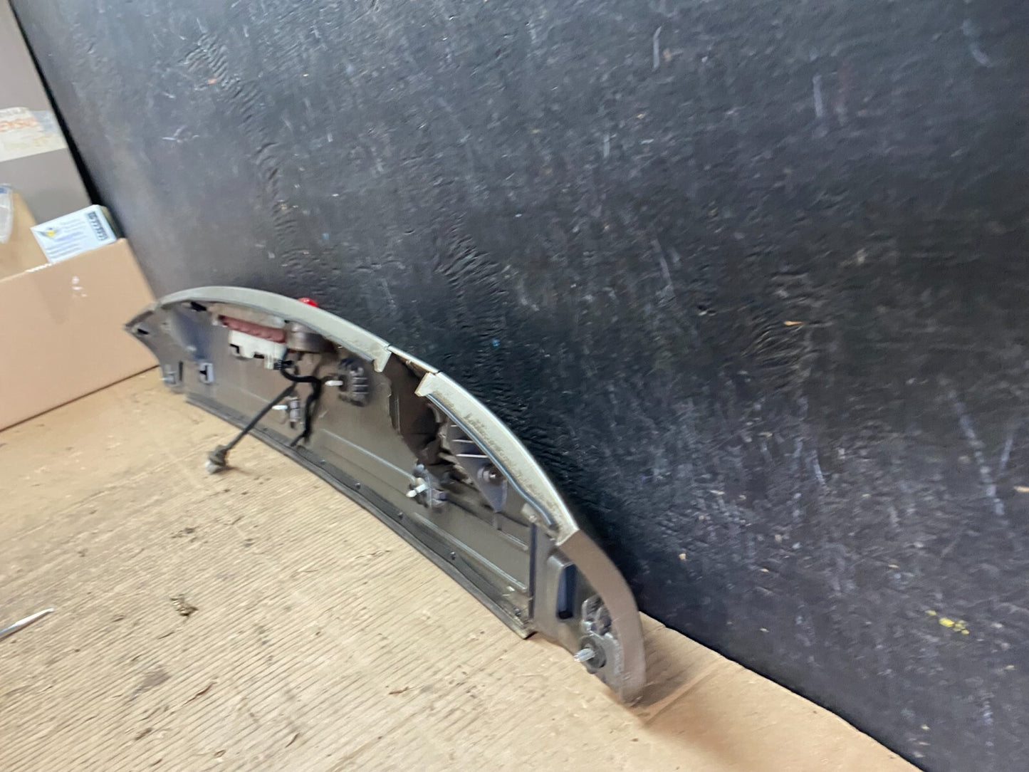 2009 to 2015 Honda Pilot Rear Trunk Spoiler Gate N0872 DG7