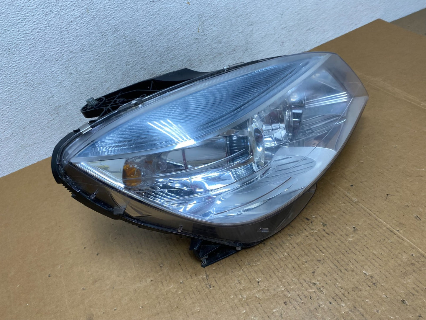 2008 to 2011 Mercedes Benz C-CLASS Right Passenger Side Headlight AD9333 DW2
