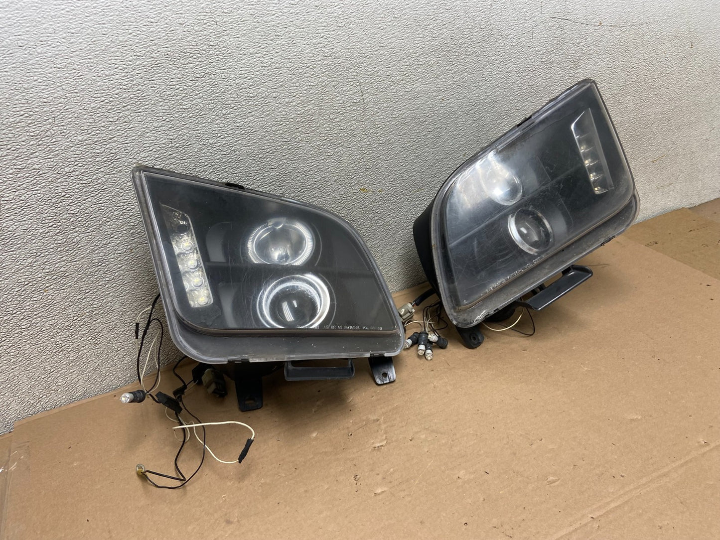 2005 to 2009 Ford Mustang Left+Right Set LED Black Halogen Headlight AA9873 DG2