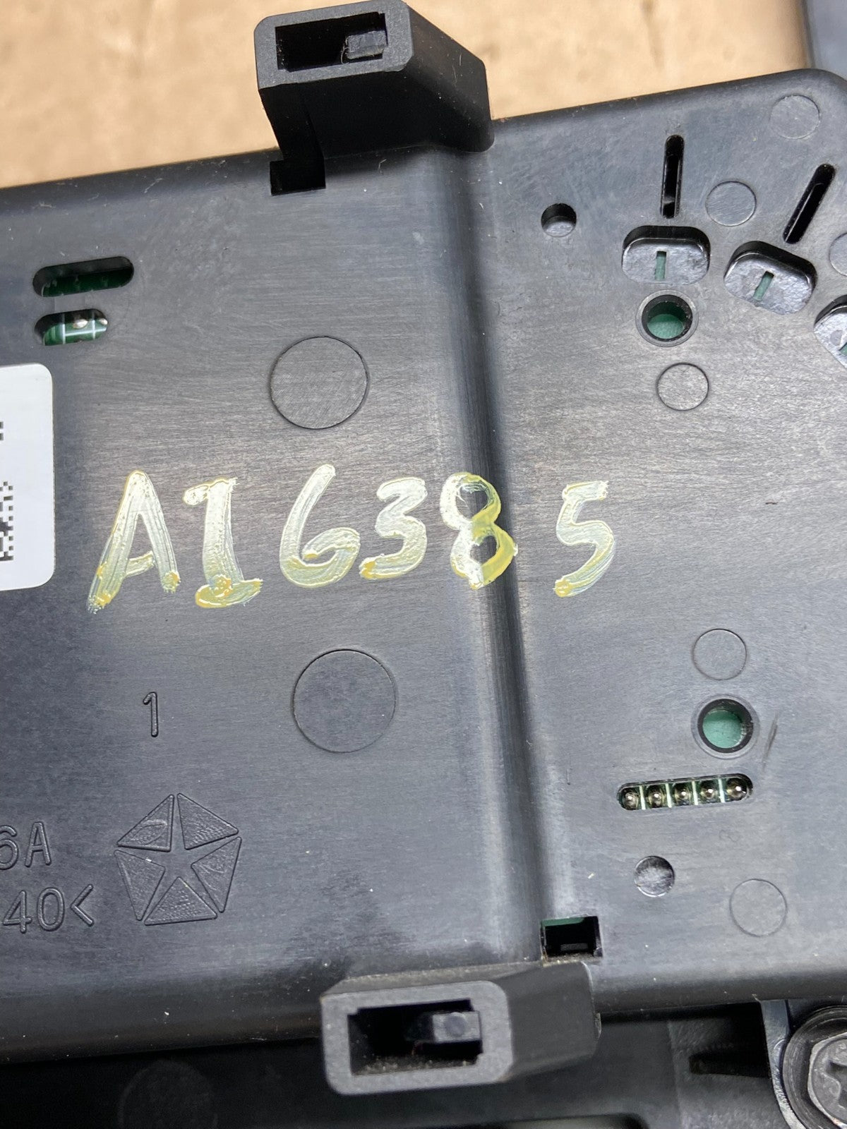 2008 to 2012 Jeep Liberty Dash Climate Temperature Control Radio Bezel AI6385 DG5