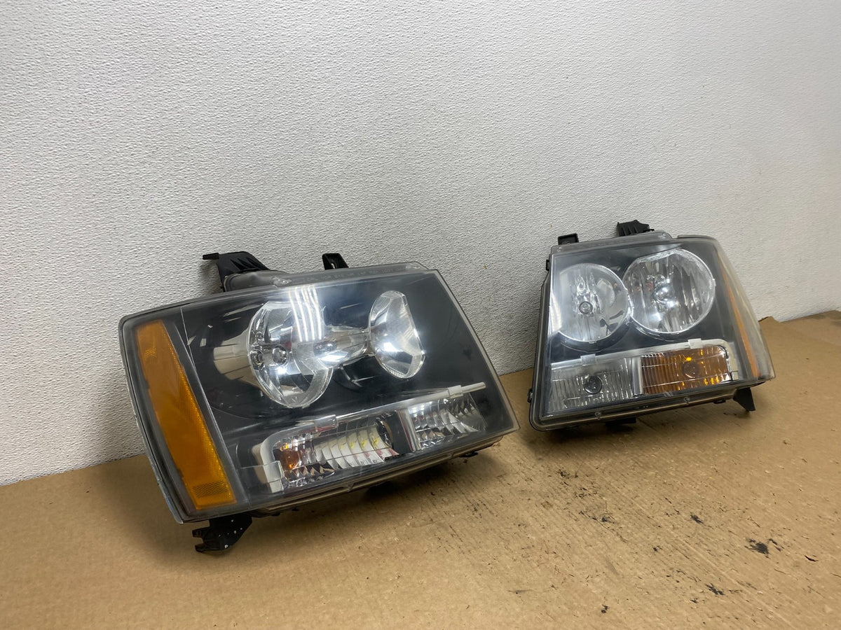 2007 to 2013 Chevrolet Suburban Tahoe Left+Right Set Headlights AG3251 DW2