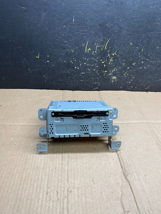 2013 to  2015 Lincoln Mkt Am Fm Cd Player Radio Receiver AA4622 DG0