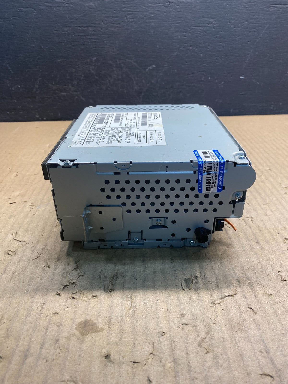 2010 to 2011  Volvo S60 Radio AM FM Receiver MP3 CD Player  Oem AC2423 DG1