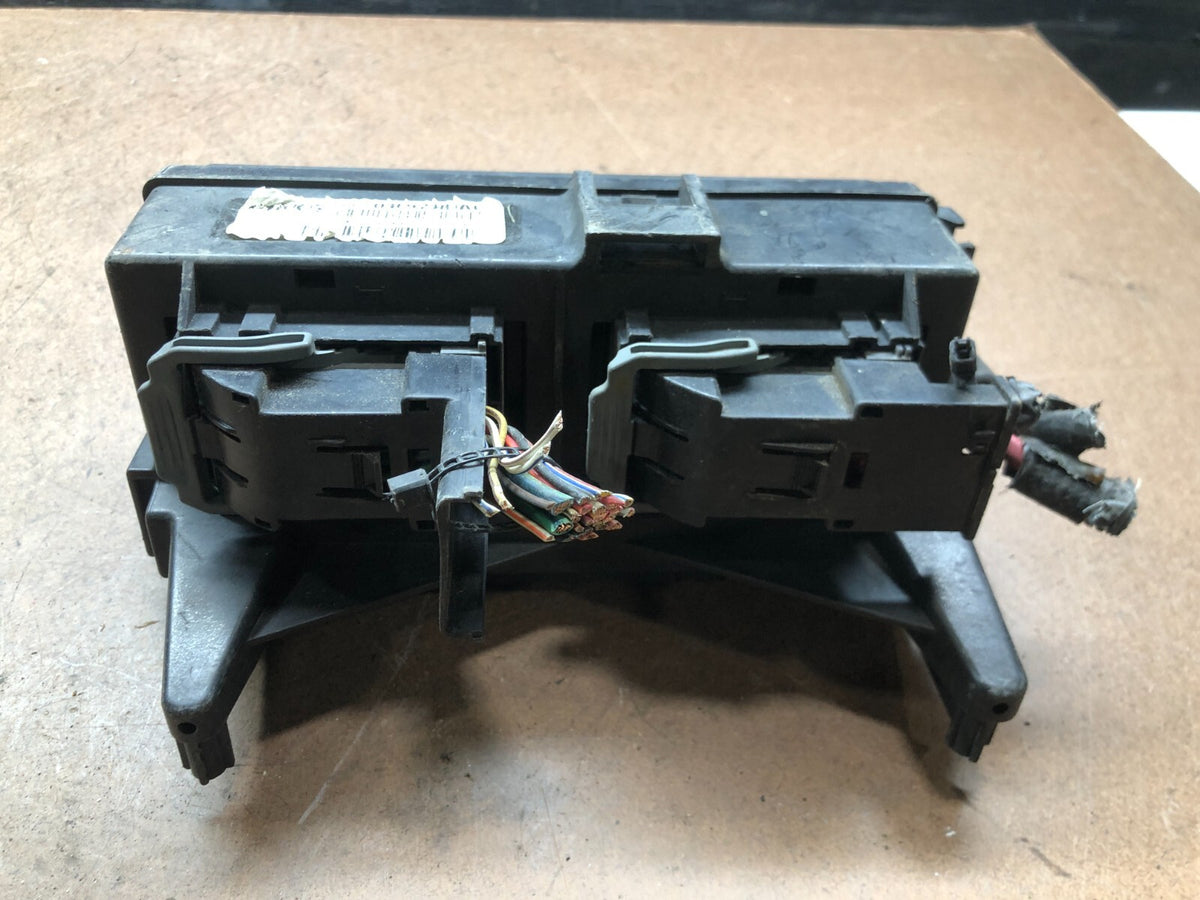 2006 Jeep Grand Cherokee Integrated Power Fuse Box Body Control Module R6373 DG0