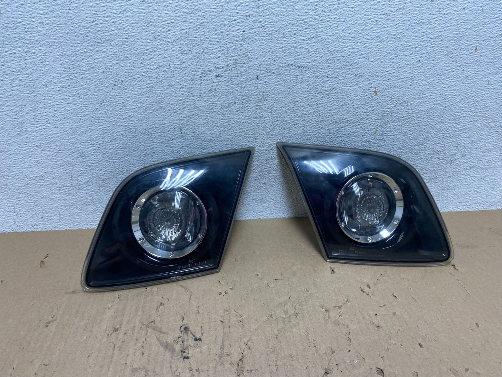 2004 to 2009 Mazda 3 Hatchback Left+Right Inner Tail Lights AE8837 DW0