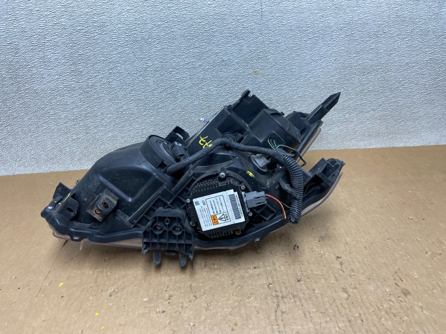 2009 - 2014 Nissan Maxima Headlight Right Passenger Xenon HID TYC Z9277 DW7