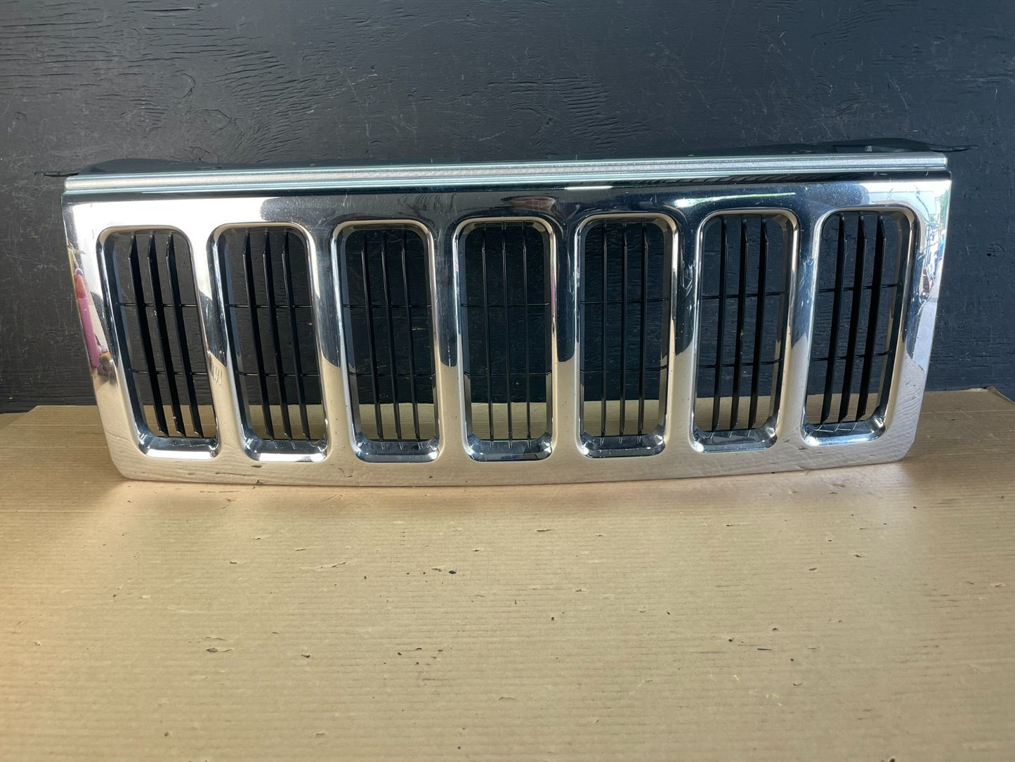2006 to 2010 Jeep Commander Front Upper Grill Grille AE8715 DG0