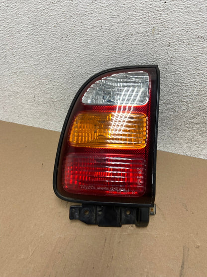 1998 2000 Toyota RAV4 Left Driver LH Side Tail Light AE7205 LK0