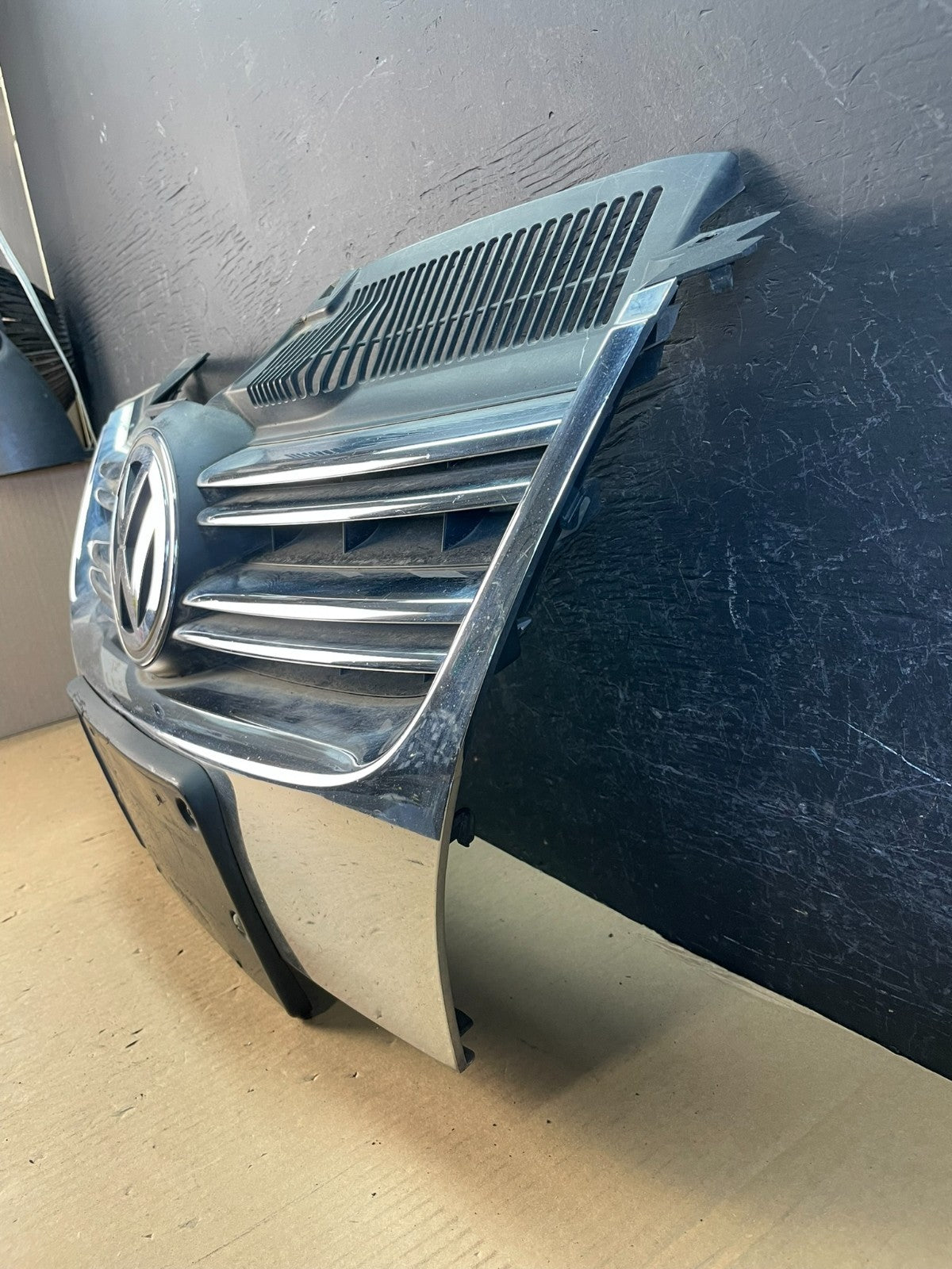2005-2010 Volkswagen Jetta Front Upper Grille Grill Chrome ad5759 DG1