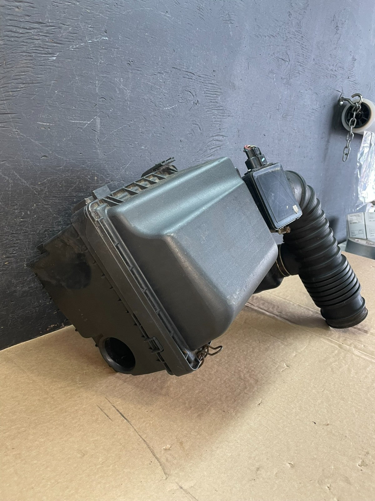 2001 2004 Mitsubishi Montero Sport 3.5 Air Intake Tube Resonator AF5330 DG2