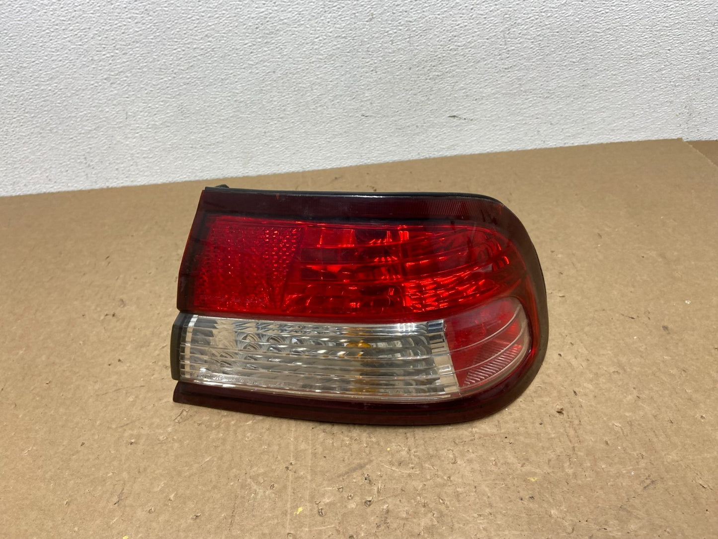 1998 - 1999 Infiniti i30 Right Passenger RH Side Tail Light Oem AC1472 DG0