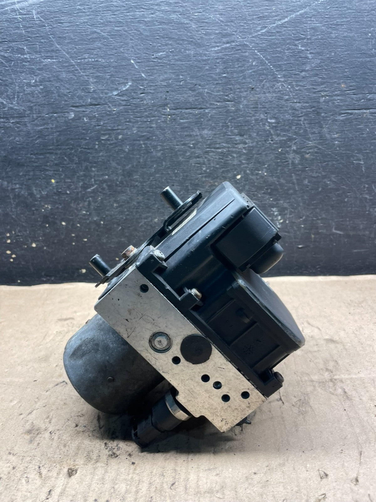 2016 - 2018 Kia Sorento ABS Anti-Lock Brake Pump 6758969 S8433 DG1