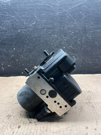 2016 - 2018 Kia Sorento ABS Anti-Lock Brake Pump 6758969 S8433 DG1