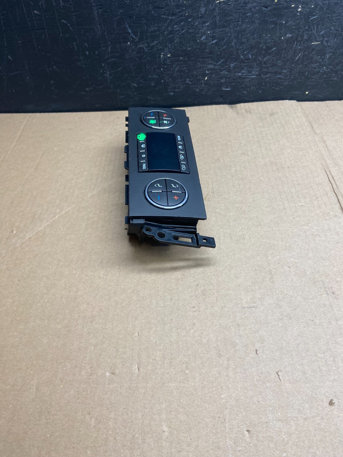 2007-2011 GMC Yukon Tahoe Automatic Climate Temperature Temp Control AE4354 DG2
