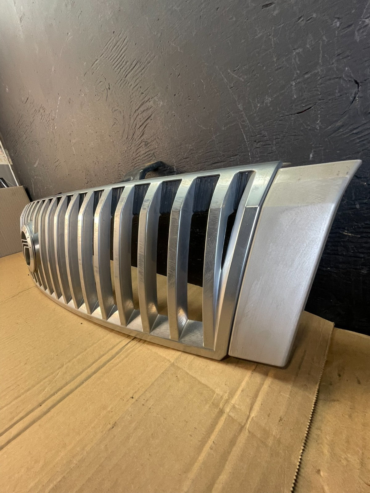 2005 2006 2007 Mercury Montego Front Upper Grill Grille AC5315 DG2
