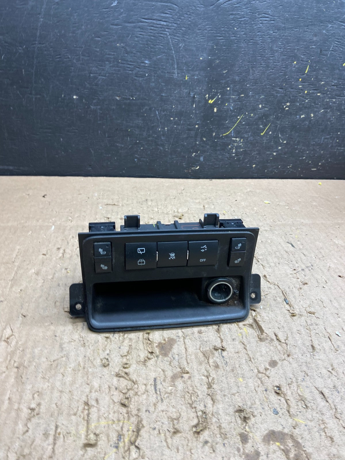 2008-2012 Buick Enclave Center Console Switch Panel Bezel Power Outlet T8307 DG0