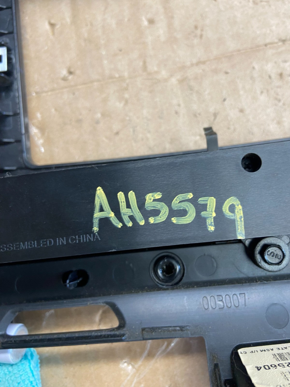 2006 to 2010 Hummer H3 Center Cosnole A/C Climate Control Radio Bezel AH5579 DW5