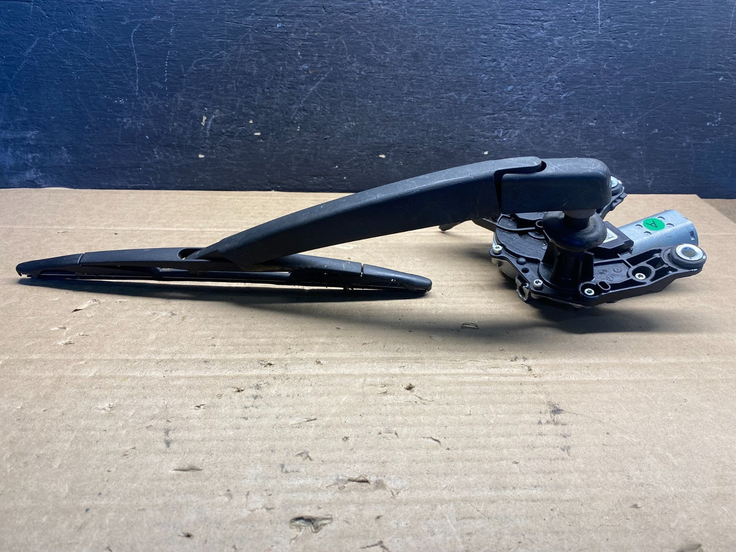 2013-2016 Nissan Pathfinder Back Door Rear Wiper Motor Wiper Blade AE8217 DG3