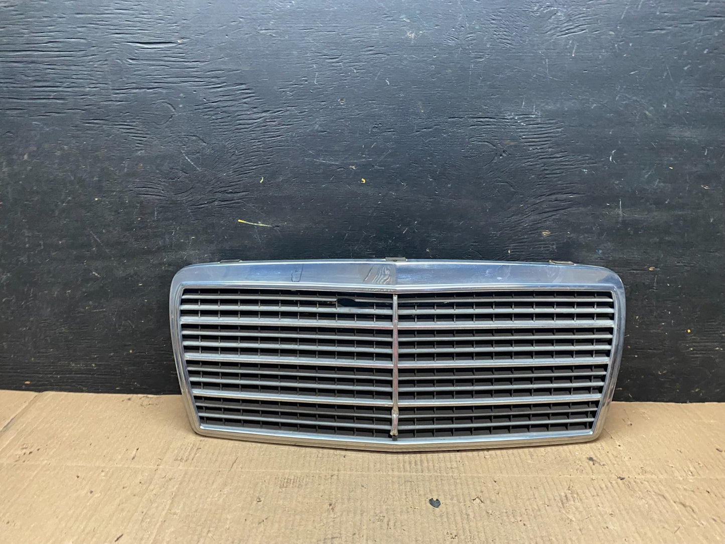 1994 to 1995 Mercedes Benz W124 E-Class Front Upper Grill Grille U6409 DG0