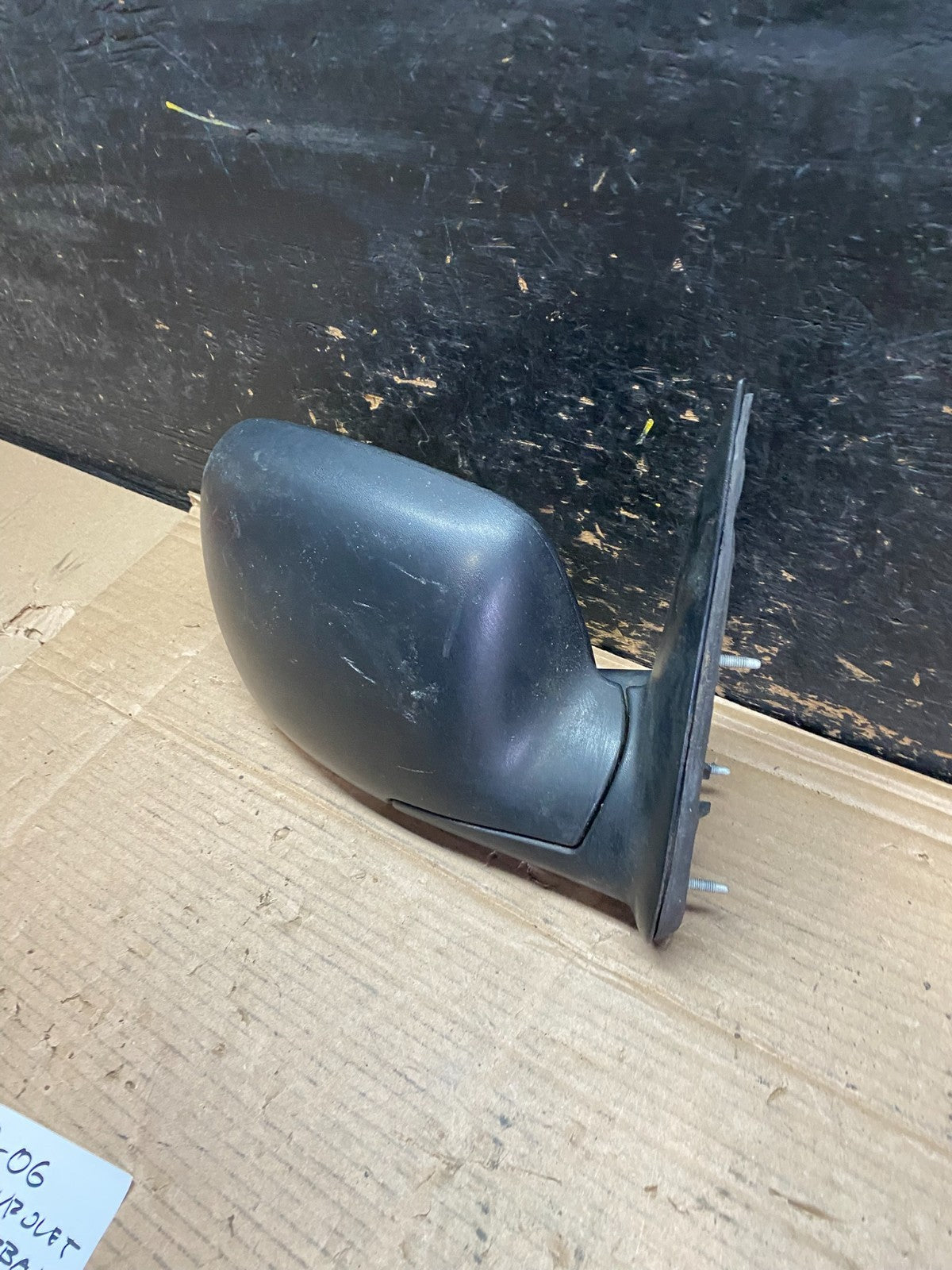 1999 to 2006 Chevrolet Tahoe Suburban Right Passenger Door Mirror OEM V2704 DG1