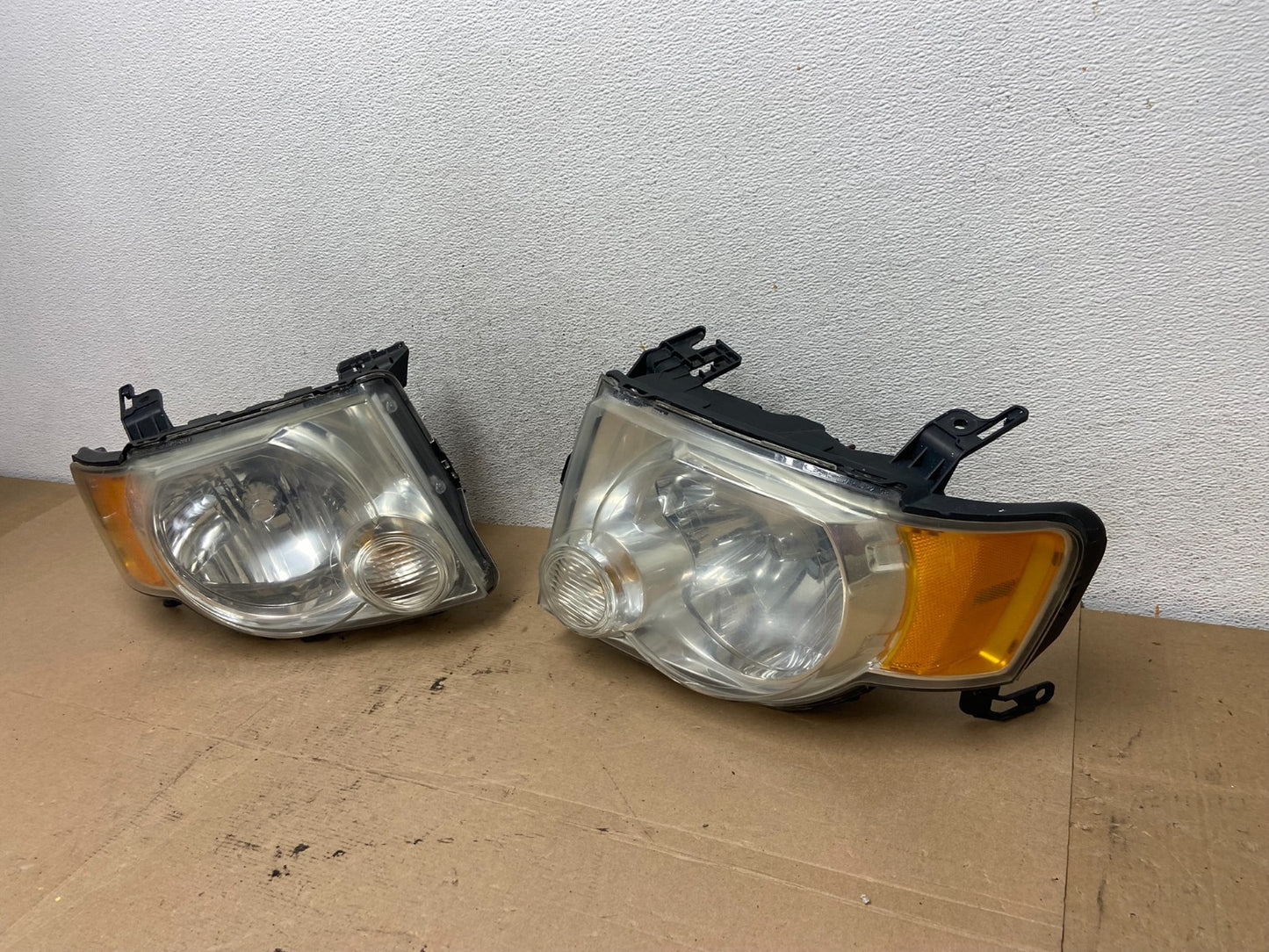 2008 to 2012 Ford Escape Headlights Left+Right Side Set Halogen AF4517 DW1