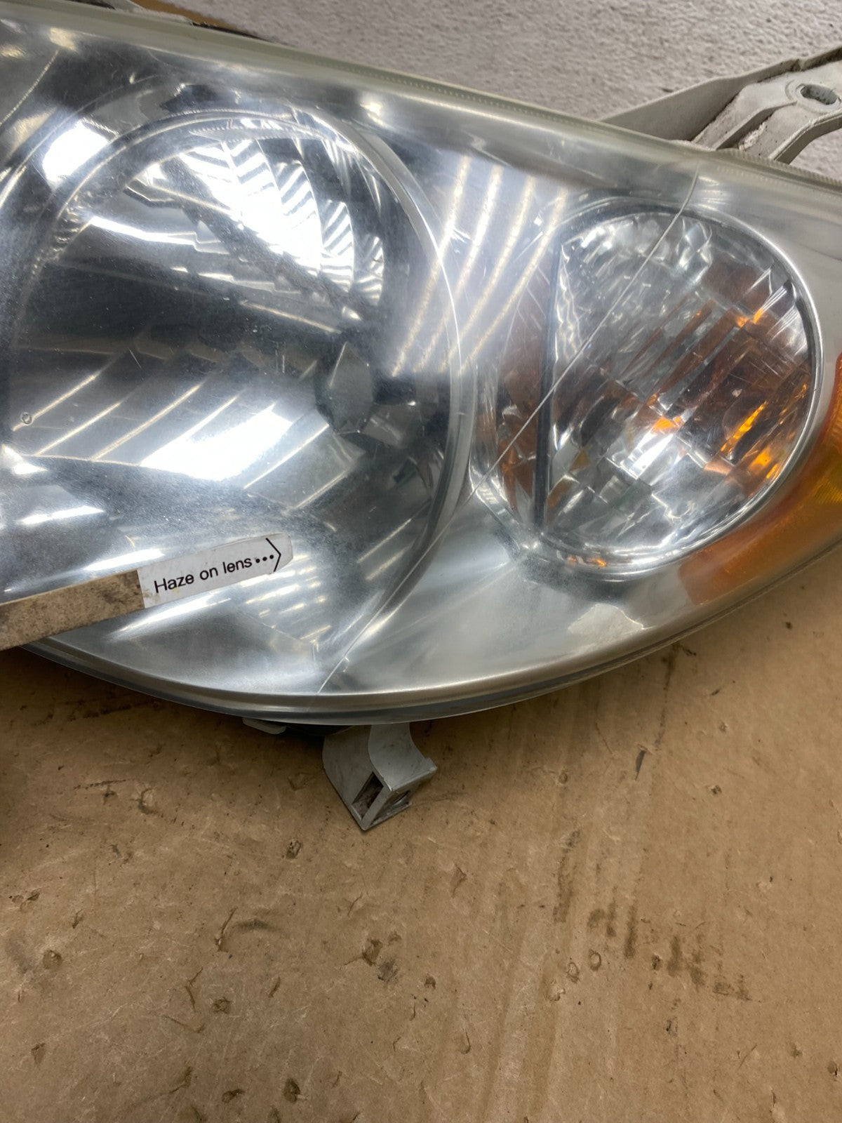 2005 to 2008 Pontiac Vibe Left Driver LH Side Headlight Halogen AD3765 DW3