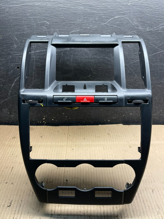2008 - 2012 Land Rover LR2 OEM Center Radio Climate Dash Air Vent Bezel X8667 DG0