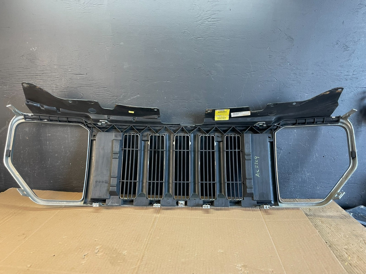 2008 2009 2010 2011 2012 Jeep Liberty Front Upper  Grill Grille OEM AC2209 DG5