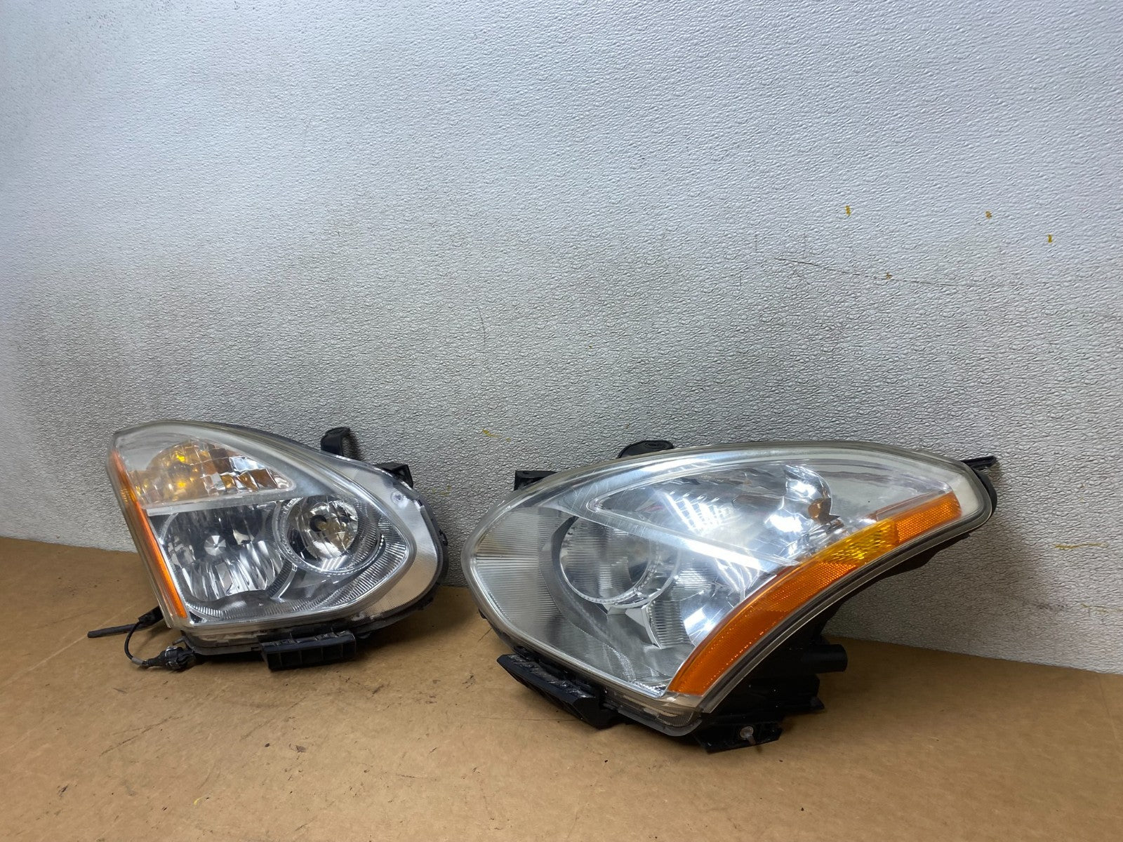 2009-2013 Nissan Rogue Left+Right Side Set Halogen Headlights OEM X4869 DW1