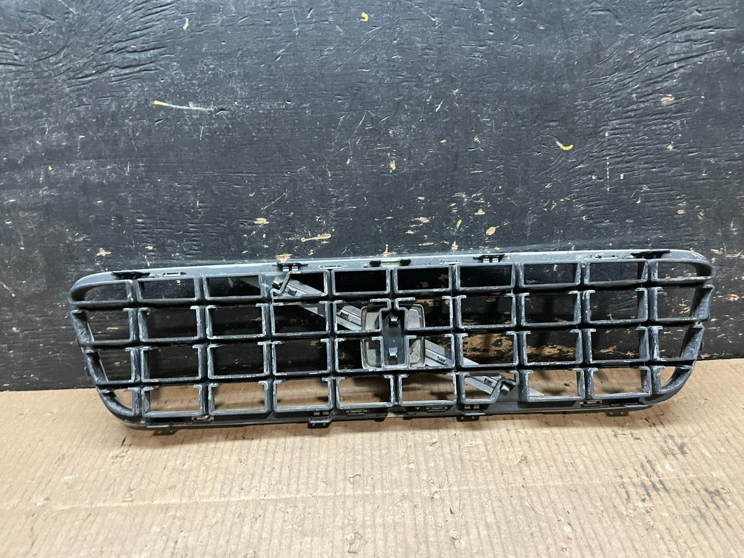2001 to 2004 Volvo S60 Front Upper Grill Grille Y6268 PS4