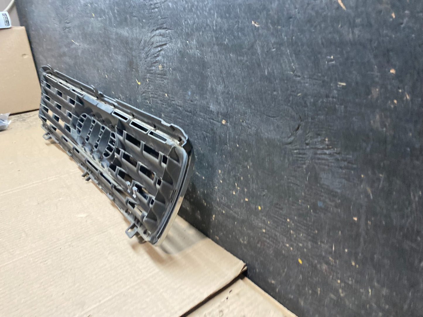 1994 to 1997 Audi 80 Cabrio Convertible Upper Front Grill Grille x7611 DG4