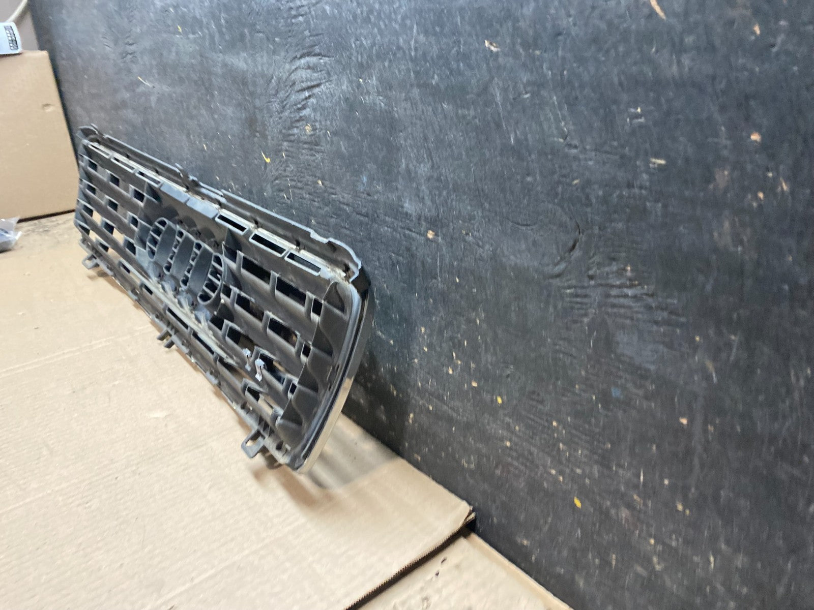 1994 to 1997 Audi 80 Cabrio Convertible Upper Front Grill Grille x7611 DG4