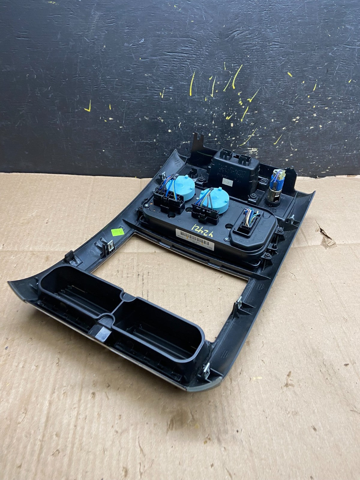 2005-2009 Dodge Durango Heat AC Climate Temperature Control Radio Bezel Y2421 DG5
