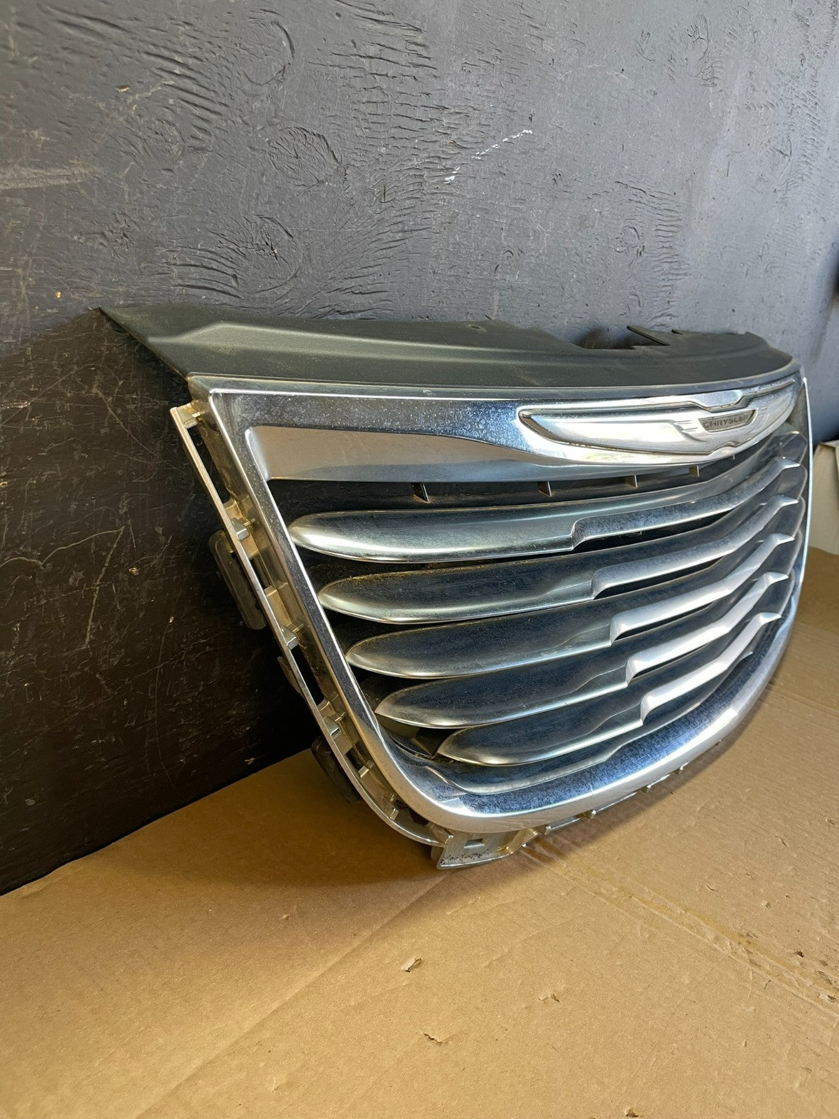 2011 to 2016 Chrysler Town & Country Front Upper Grill Grille AC5454 DG2