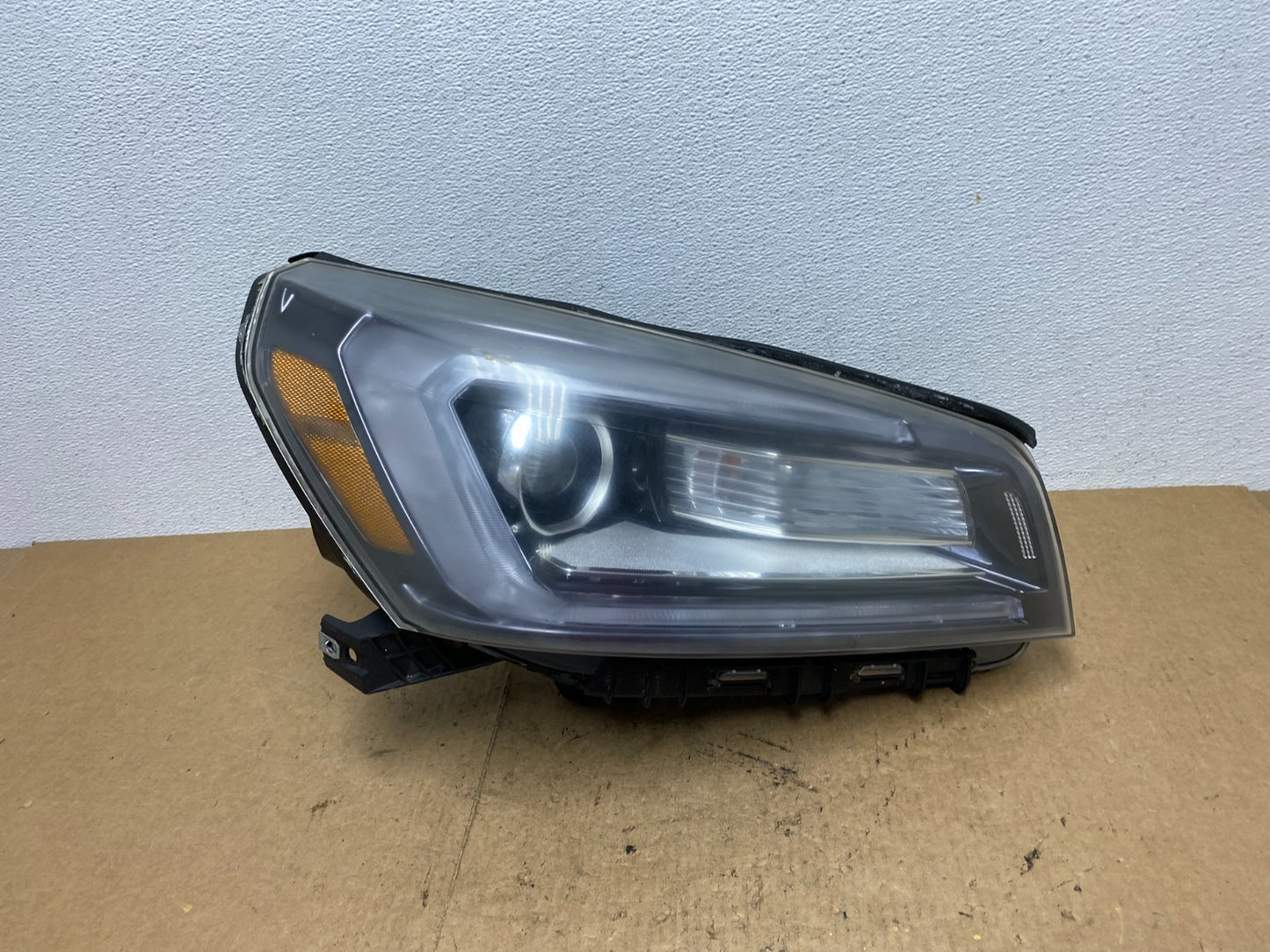 2013-2016 Gmc Acadia Right Passenger RH Side Led Halogen Headlight TYC AC3567 DW0