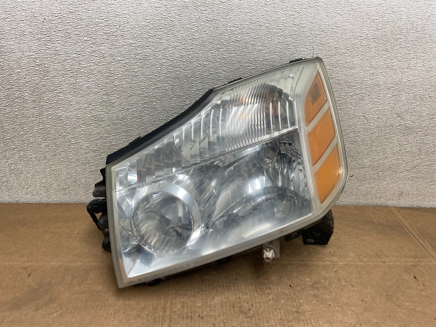 2004 to 2007 Nissan Armada Left Driver Lh Side Headlight Halogen Y5790 DW0
