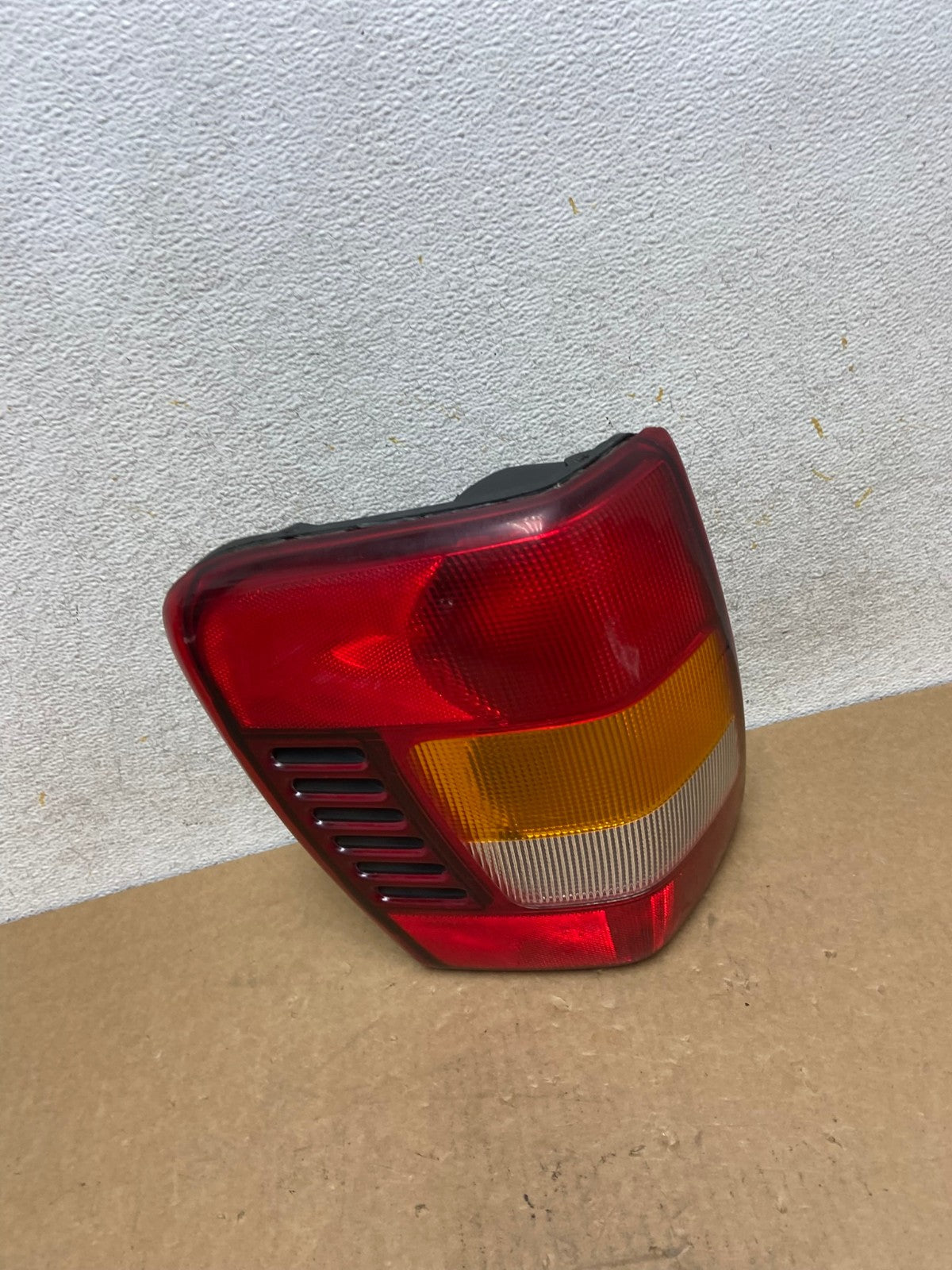1999 - 2004 Jeep Grand Cherokee WJ Left Driver Lh Tail Light AI3356 LK2
