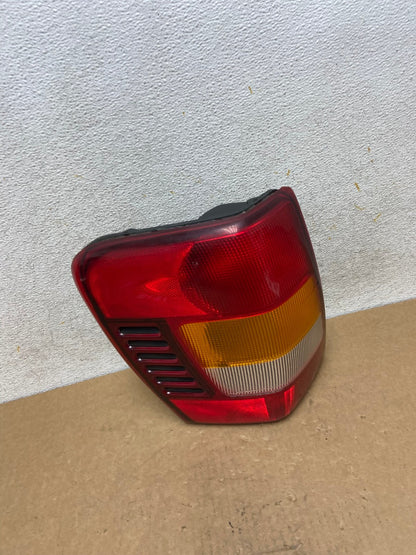 1999 - 2004 Jeep Grand Cherokee WJ Left Driver Lh Tail Light AI3356 LK2
