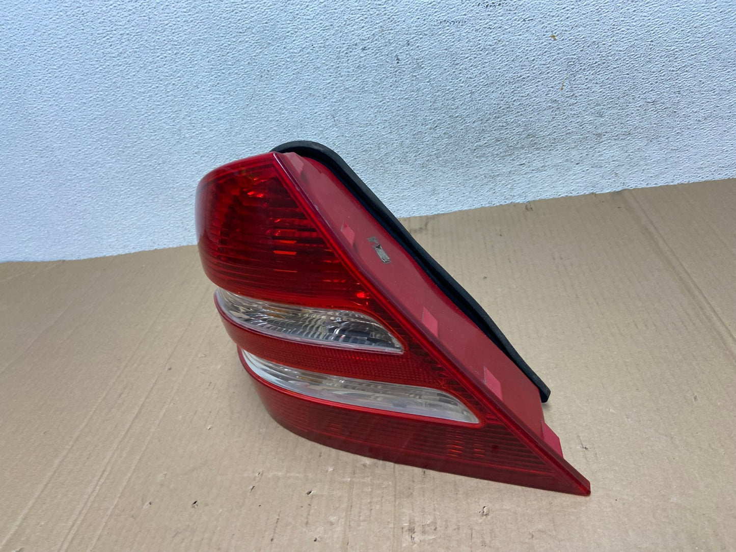 2005-2007 Mercedes-Benz C230 C240 W203 C-Class Left Driver Tail Light AE8928 LK1
