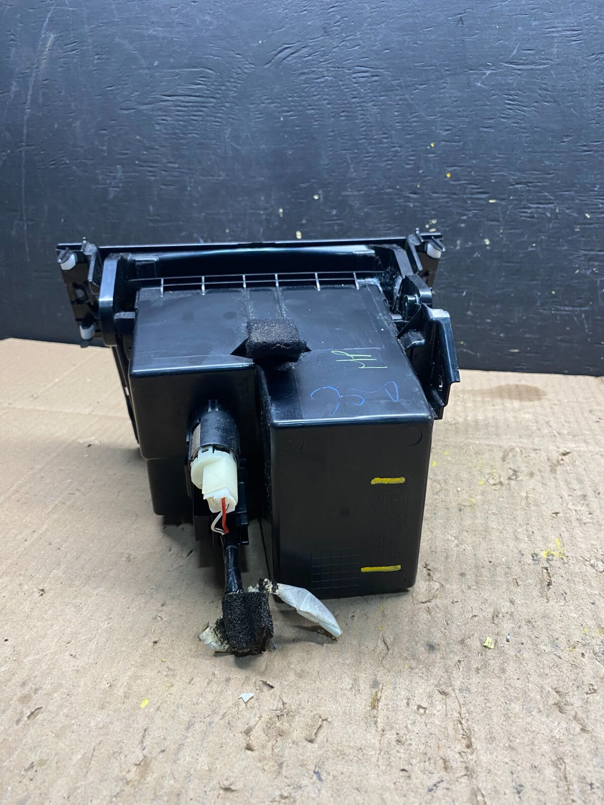 2007 - 2011 Toyota Camry Console Center Storage Dash 58804-06370 M8360 DG3