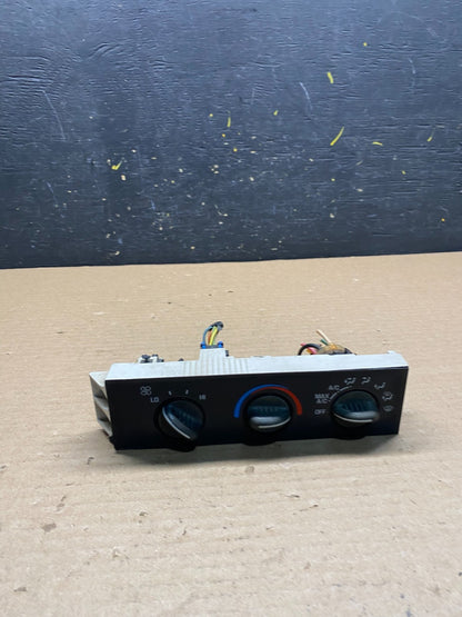 2001 - 2007 GMC Chevrolet Express 1500 Climate Control A/C S2703 DG0