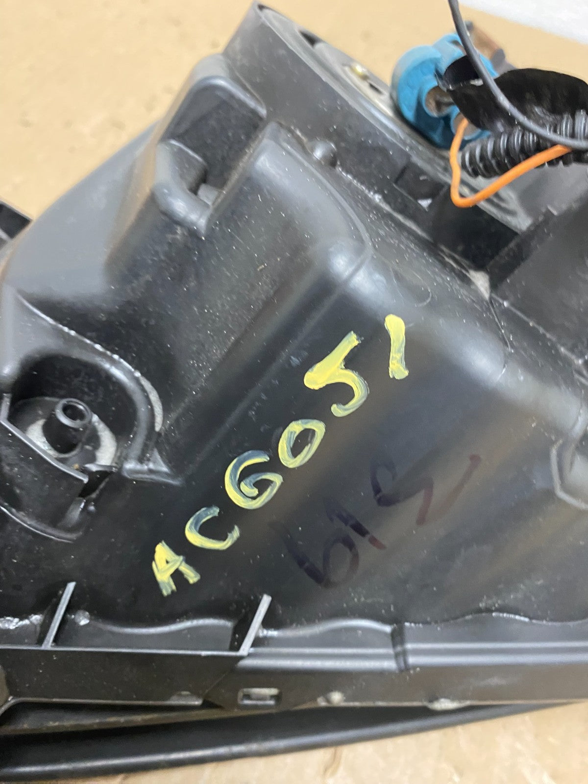 2011 to 2013 Honda Odyssey Front Right Passenger Headlight Halogen AC6051 DW10