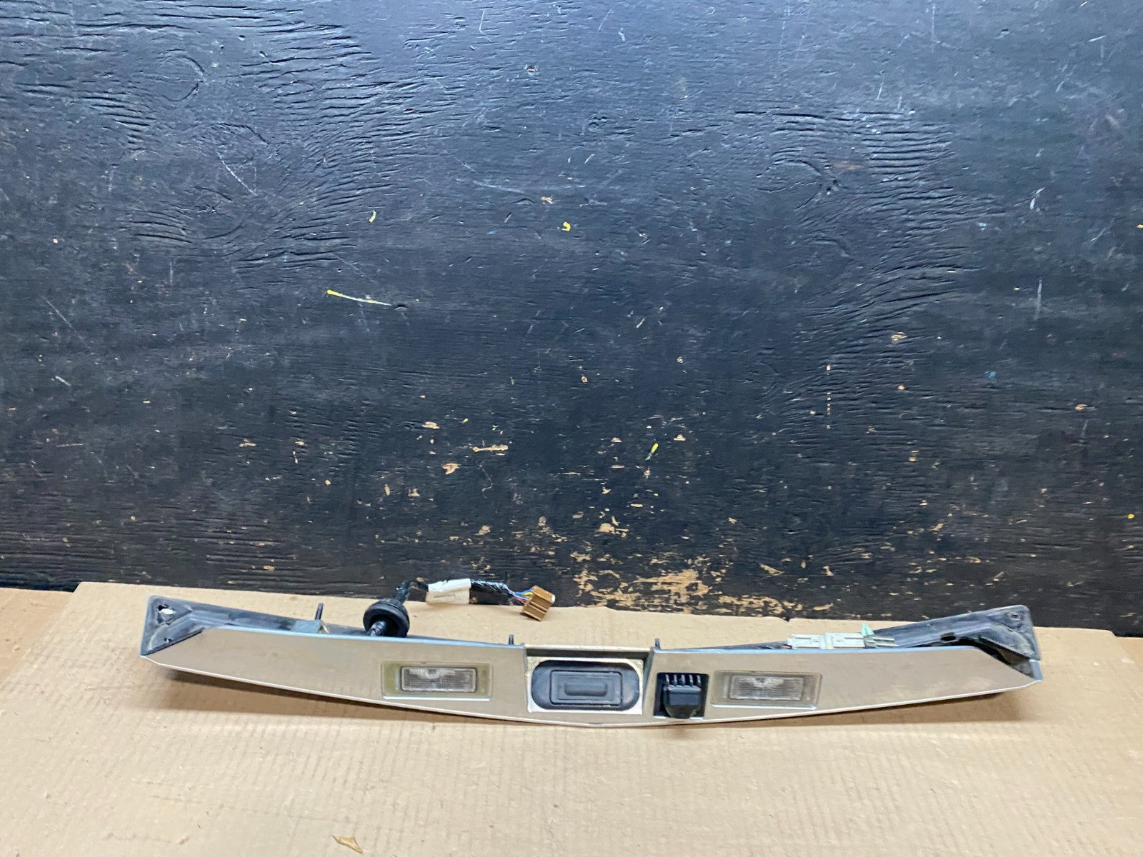 2010-2015 Cadillac SRX Rear Liftgate Tailgate Finish Molding W/ Camera U7564 DG3