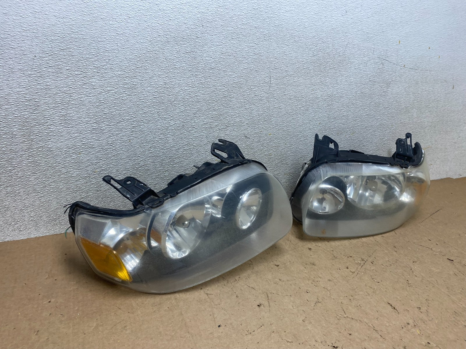 2005 to 2007 Ford Escape Headlights Left+Right Side Set Halogen W9037 DG2