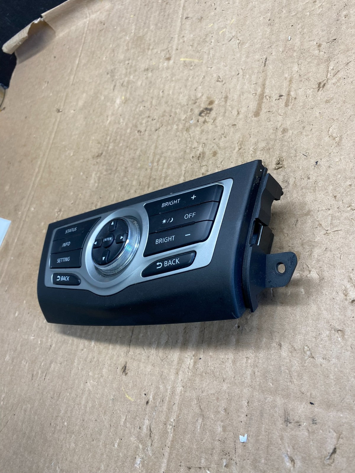 2009-2014 Nissan Murano AM FM Radio CD Control Panel Z1727 DG2
