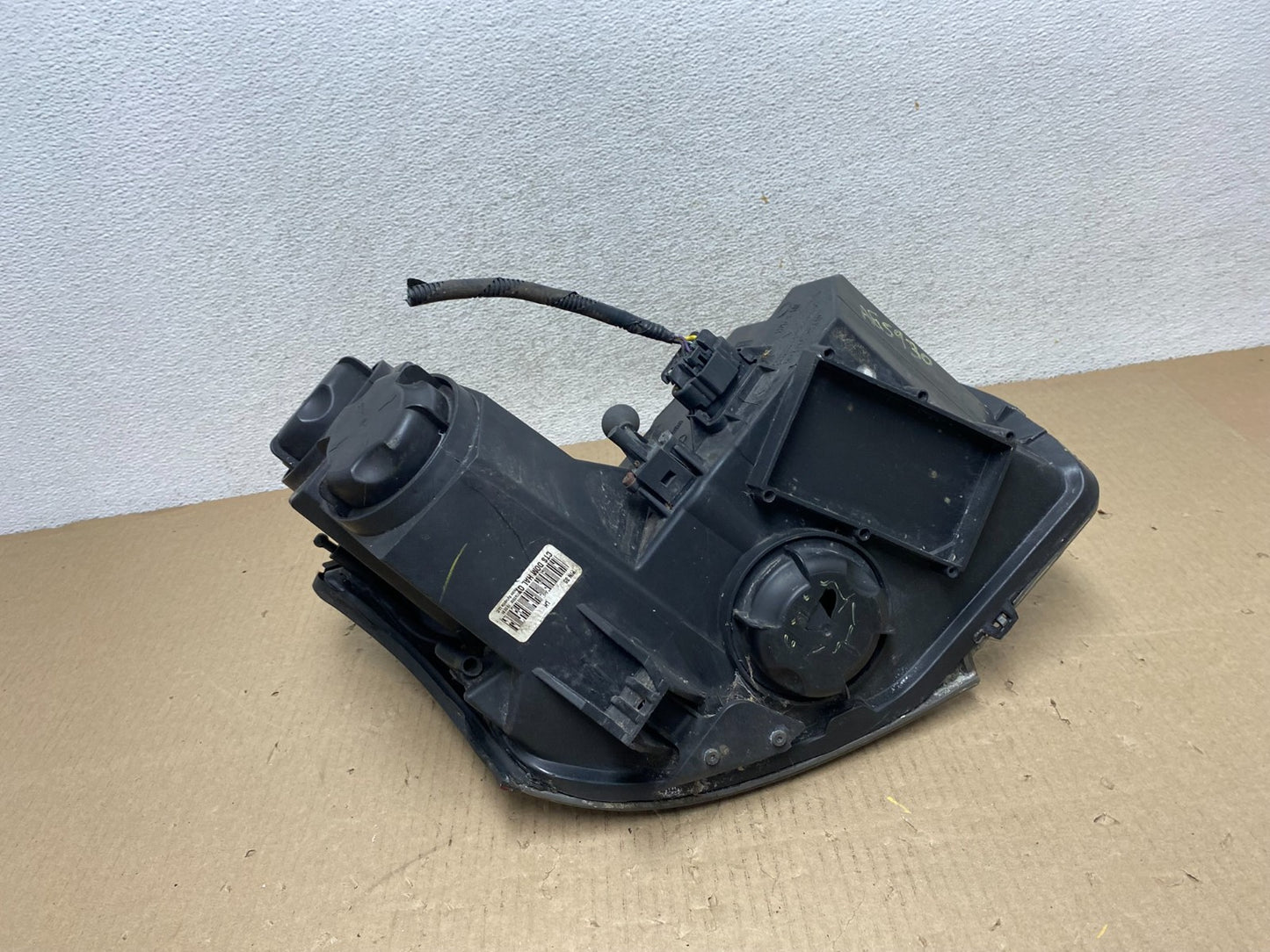 2003 to 2007 Cadillac CTS Left Driver LH Halogen Headlight AG59309