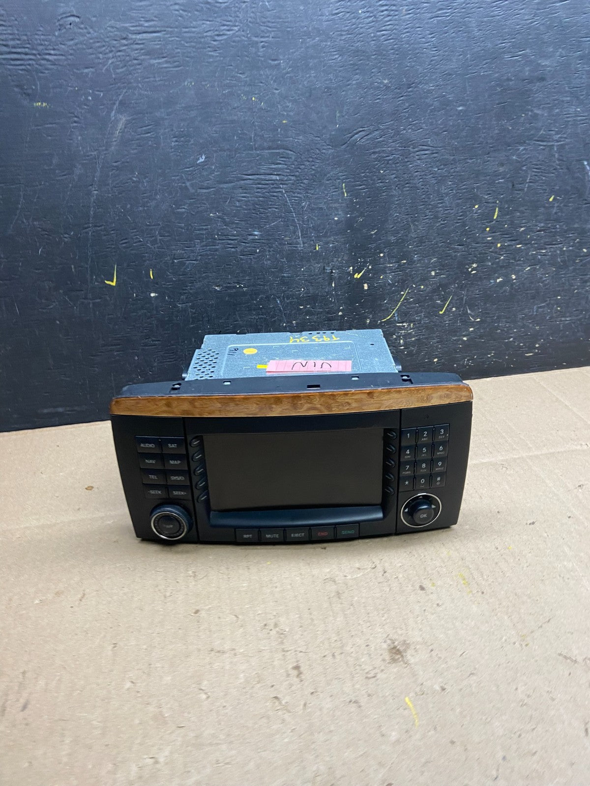 2006-2009 Mercedes W251 R350 Head Command Navigation Radio Player T9335 DG0