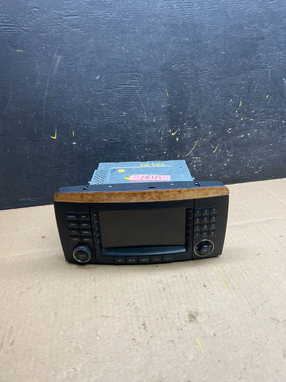2006-2009 Mercedes W251 R350 Head Command Navigation Radio Player T9335 DG0