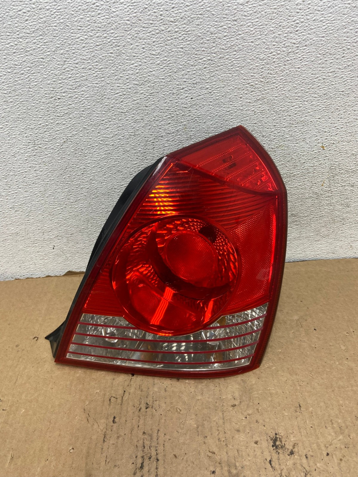 2004 2005 2006 Hyundai Elantra Sedan Right Passenger Tail Light AG2151 LK0